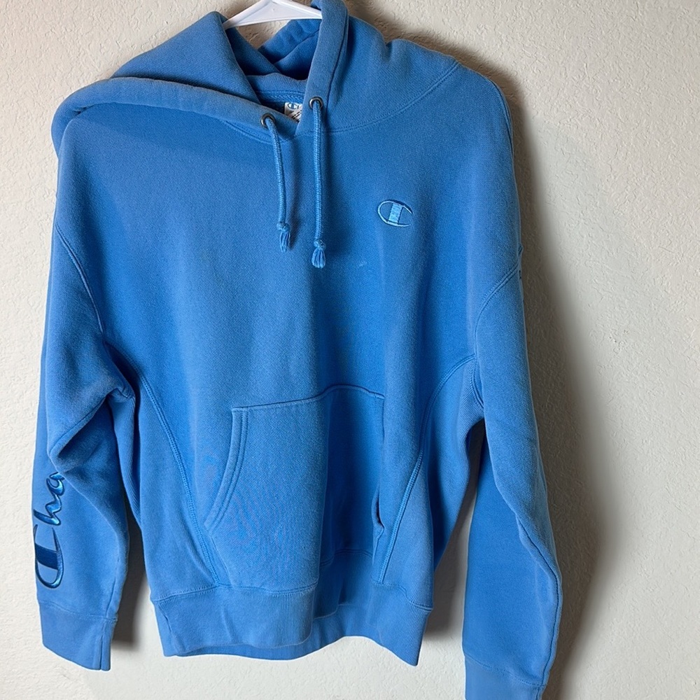 Champion medium blue hoody 💙🩵💎 reverse weave